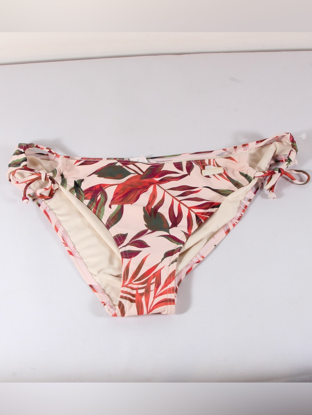 VENUS Pink Green & Red Rainforest Floral Tie Side Moderate Bottom NWOT